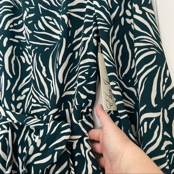 Nordstrom Rack Dress, Size 10. Like new. Worn once. It has pockets!!! - Picture 5 of 9